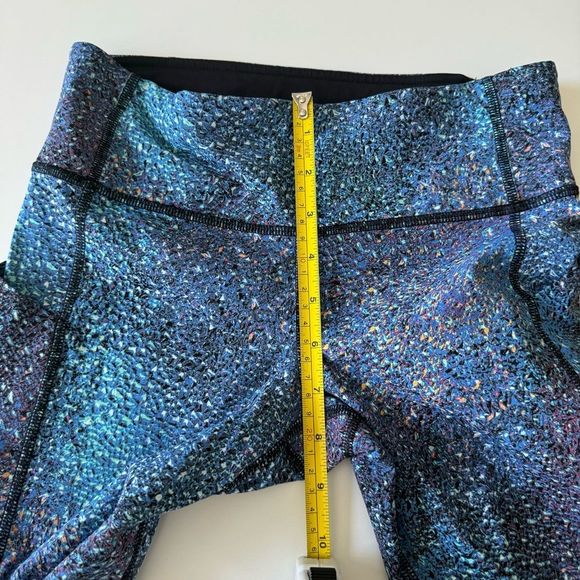 Lululemon Pace Rival Crop 22” Strive Multi Black Blue Mermaid Galaxy Size 4 - Picture 13 of 16